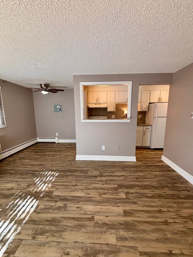 Building Photo - Beautifully Renovated Apartments