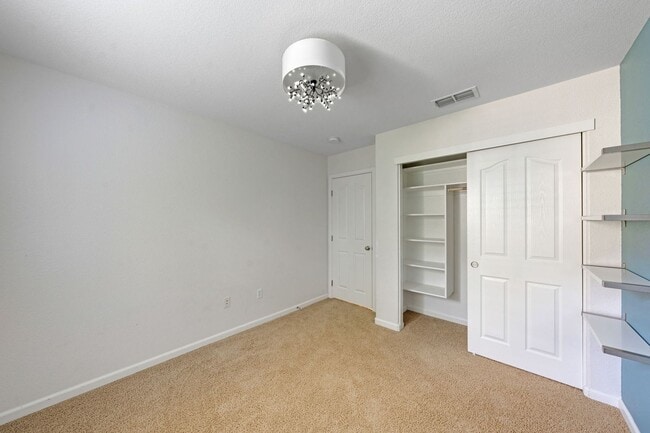 Building Photo - 3BR/3BA Folsom Condo with Fireplace + 2 Car Garage