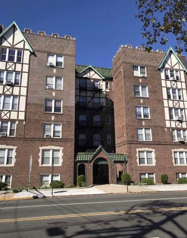 Building Photo - 873 Avenue C