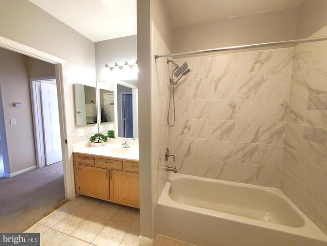 Building Photo - 2433 Wentworth Dr