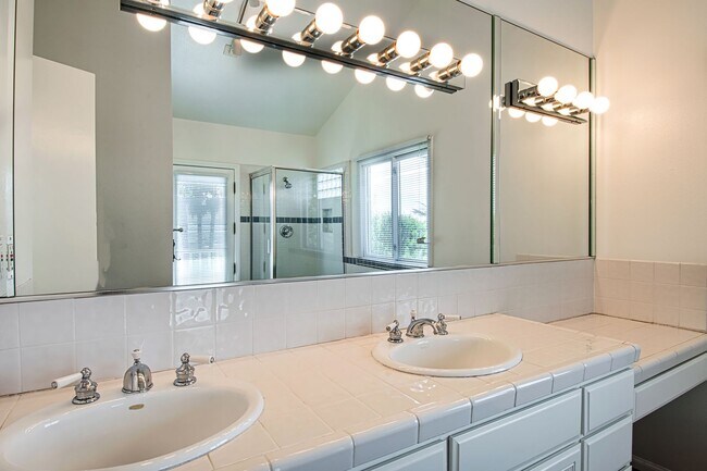 Building Photo - 2412 Via Marina