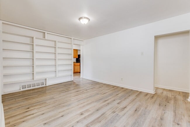 Building Photo - AVAILABLE August 2026 - Beautiful 2+ Bedroom Home w/ Updates Throughout!