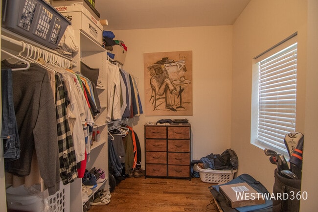 Building Photo - 1709 W Barry Ave