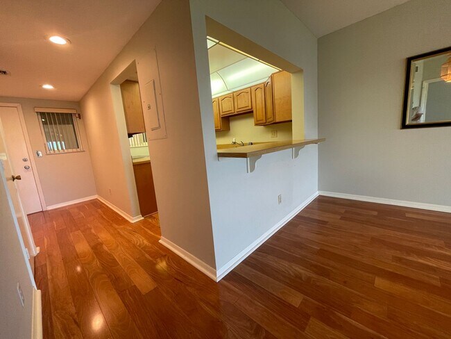 Building Photo - 2 BR 2 Bath Condo in Reflections on the Ri...