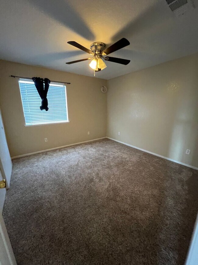 Building Photo - 1417 Hall Ave