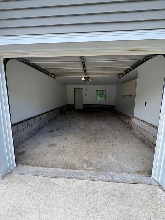 Building Photo - 3bdrm/1 bath - Lake Como