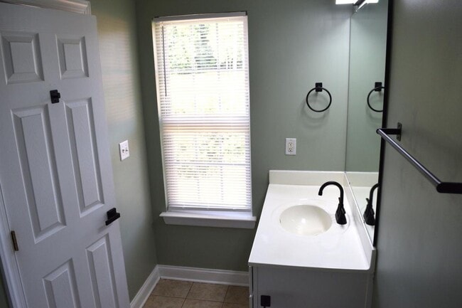 Building Photo - 6321 Park Creek Dr