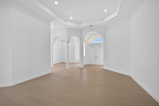 Building Photo - 8873 Via Brilliante