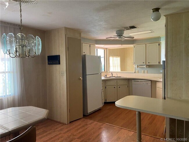 Building Photo - 7777 SE Continental Dr