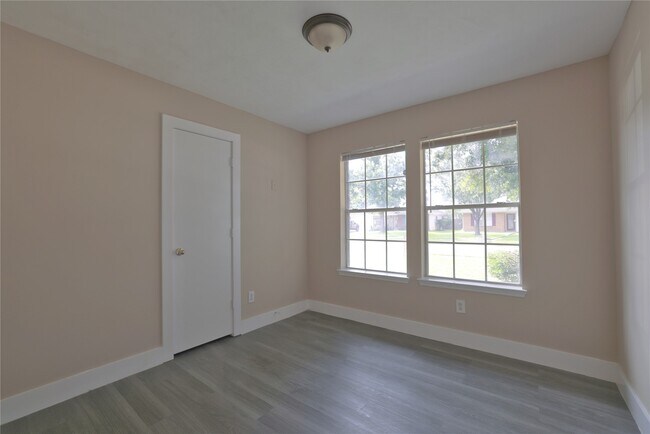 Building Photo - 5115 Summit Lodge Dr