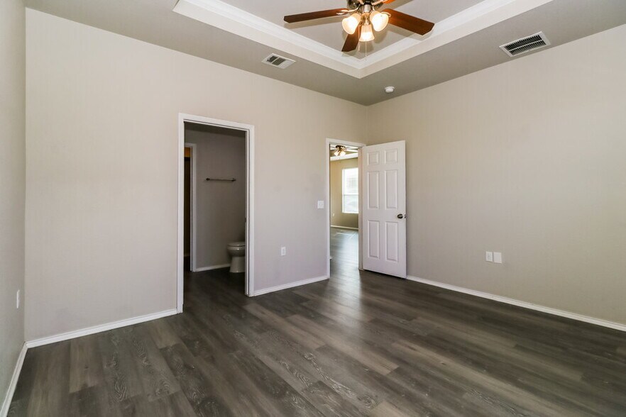 Building Photo - 5808 Glowing Star Trail