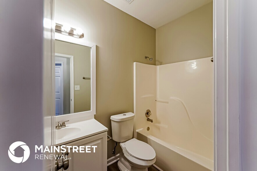 Building Photo - 1008 Lexington Dr