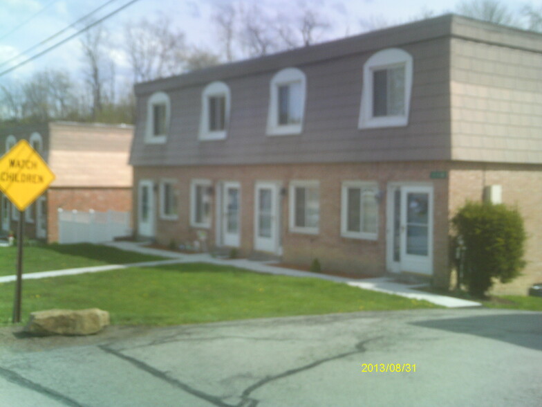 Building Photo - 122 Hurst Dr