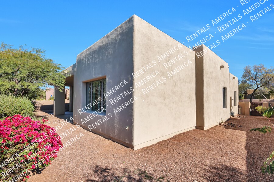 Building Photo - 1033 W Par 4 Dr