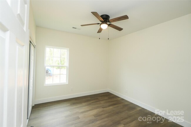 Building Photo - 1709 N Clay St