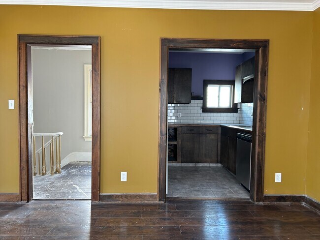 Building Photo - 114 S Melcher St