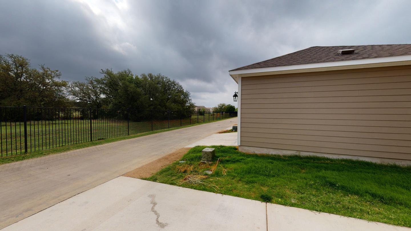 Building Photo - Pristine Leander home with access to community pool & park