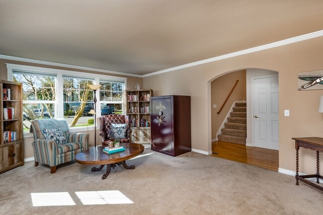 Building Photo - 3 Bedroom 2.5 Bath House