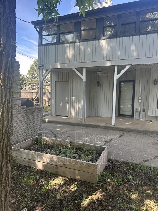 Building Photo - 3612 N Drexel Blvd