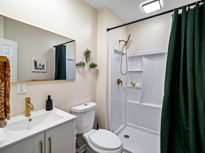 Building Photo - 2001 Tampa Ave