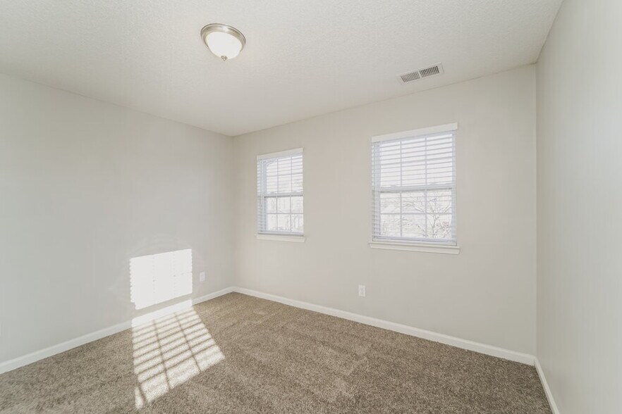 Building Photo - 2700 Hampton View Ct