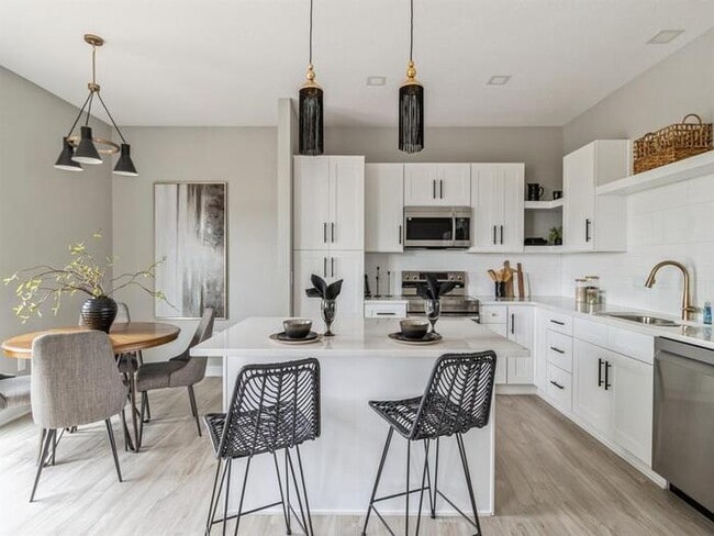 Building Photo - 15570 Rocklyn Place