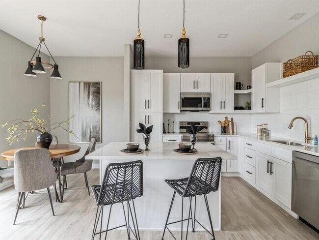 Building Photo - 15588 Rocklyn Place