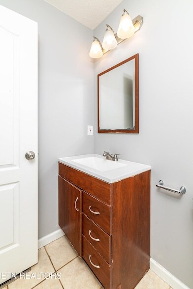 Building Photo - 2013 Paris Rd NW