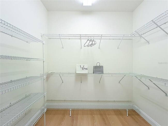 Building Photo - 2960 Sandringham Pl