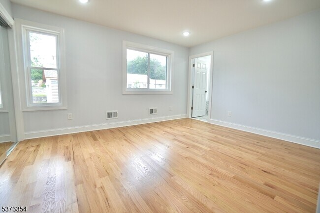 Building Photo - 226 Park Ave