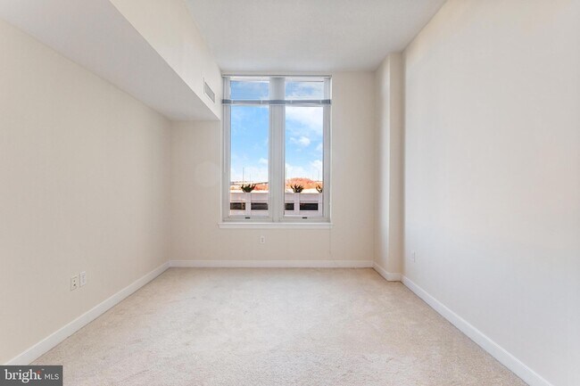 Building Photo - 155 Potomac Passage