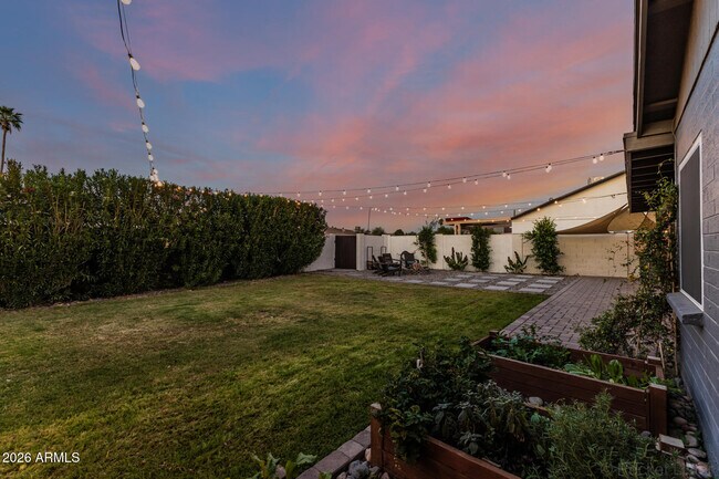 Building Photo - 2200 N Los Altos Dr