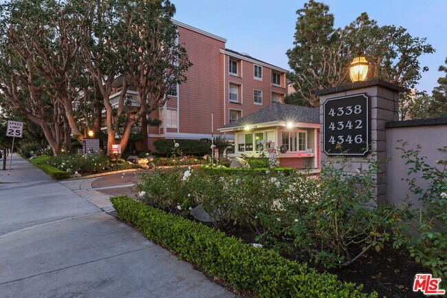 Building Photo - 4346 Redwood Ave