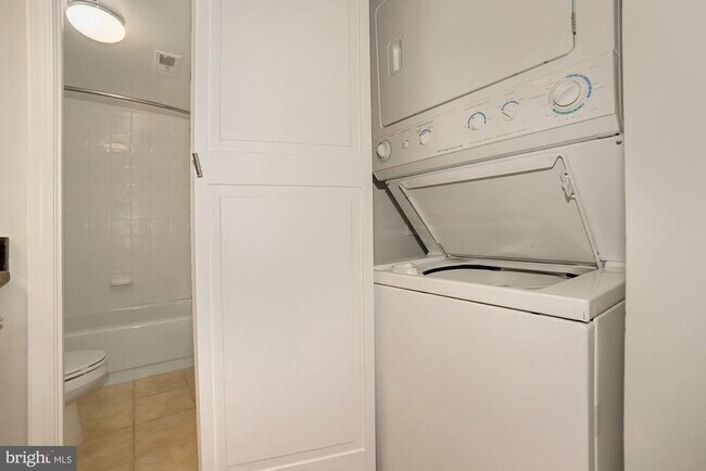 Building Photo - 3611 38th St NW