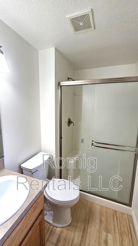 Building Photo - 6822 NE 93rd Ct