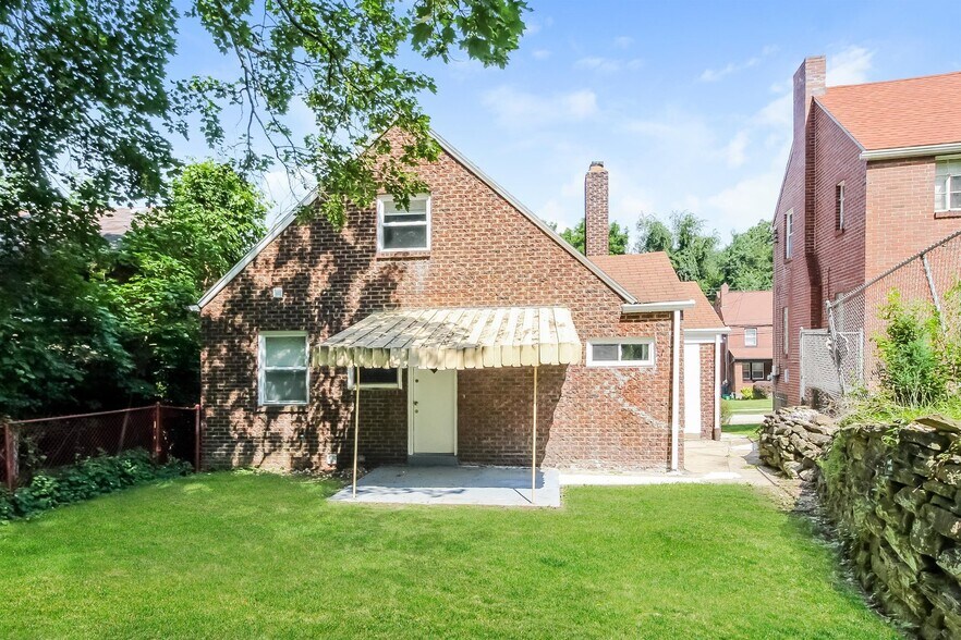 Building Photo - 2136 Laketon Rd