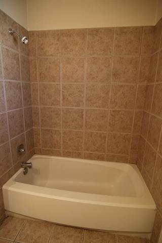 Building Photo - 745 Spring Valley Dr