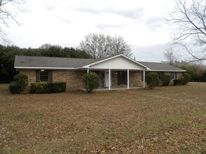 Building Photo - ***AVAILABLE NOW*** Country Setting No HOA