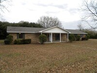 Building Photo - *****PRICE REDUCTION******AVAILABLE NOW*** Country Setting No HOA