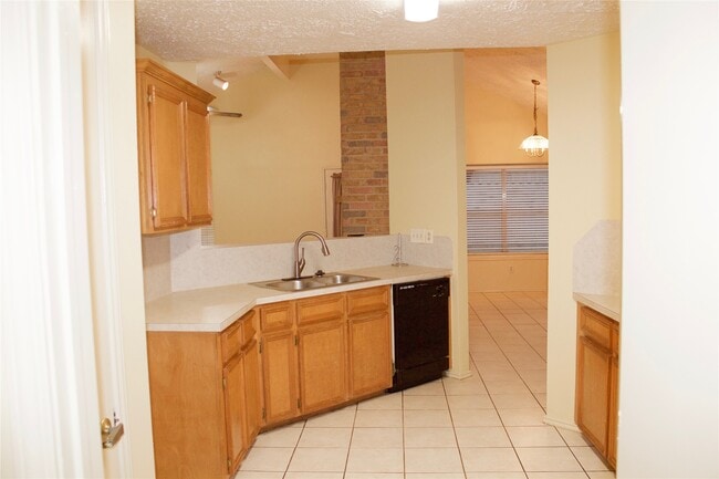 Building Photo - 2046 Hickory Glen Dr