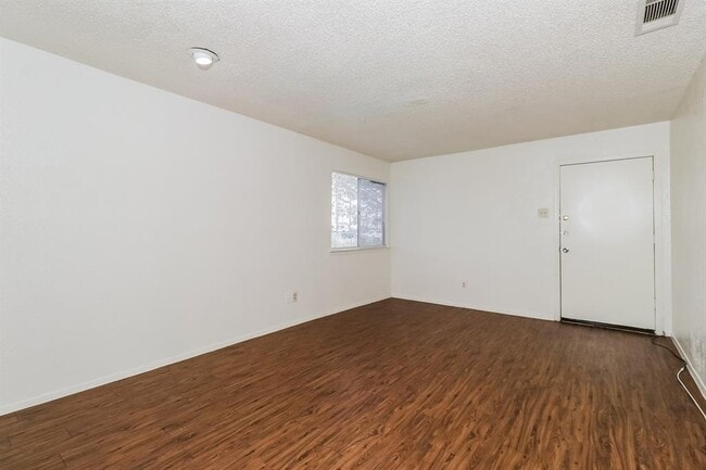 Building Photo - 323 W William Cannon Dr