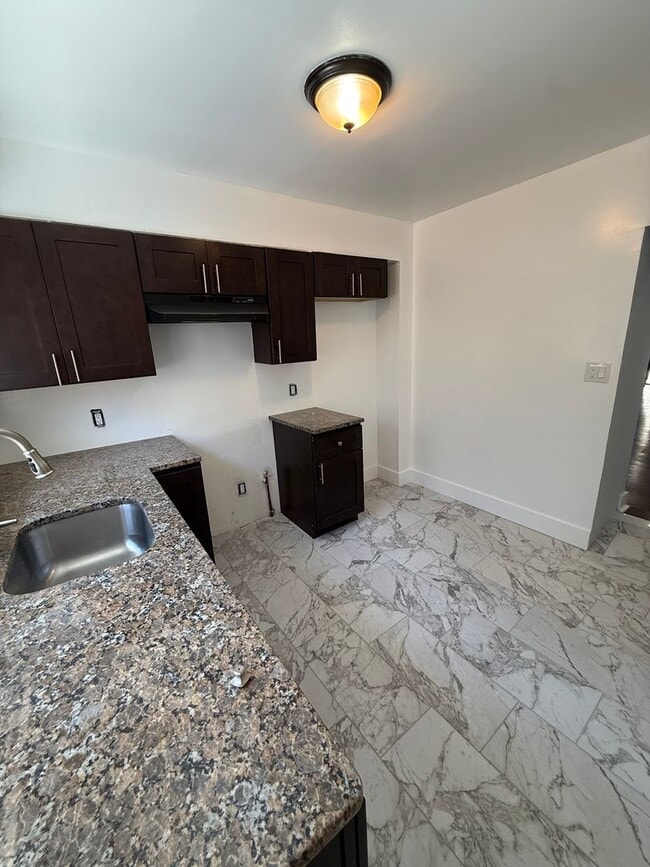 Building Photo - Charming 2-Bedroom Home in Port Richmond Available For Rent!