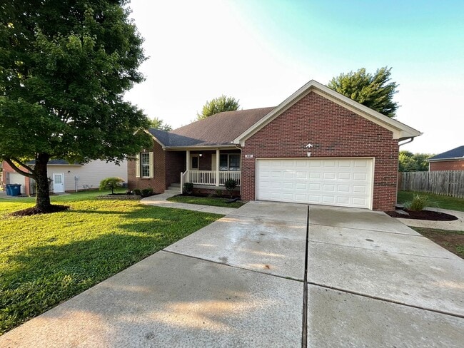 Building Photo - Brick Home in Desirable Neigborhood