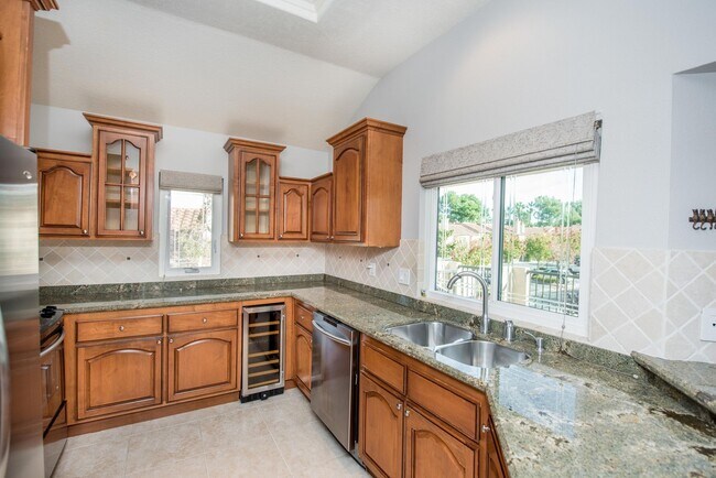 Building Photo - Beautiful Newport Beach Condo