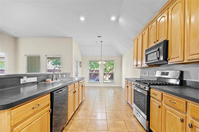 Building Photo - 8108 Twin Oaks Dr