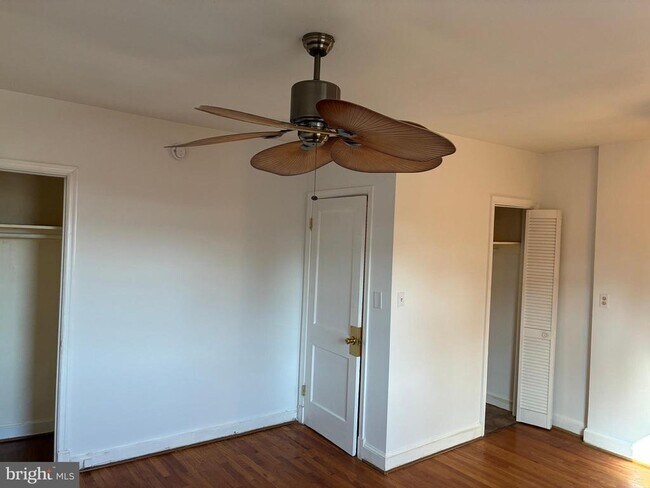 Building Photo - 717 Kearny St NE