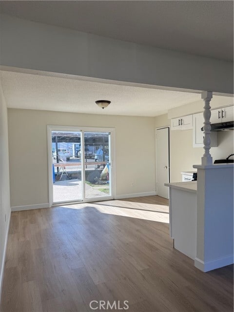 Building Photo - 558 S Benjamin St