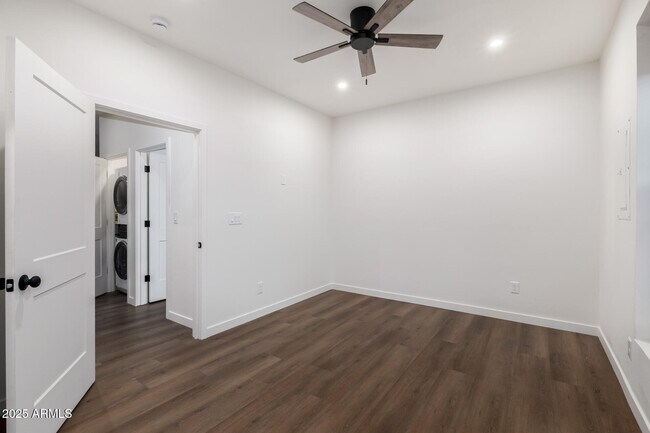 Building Photo - 12005 N Panorama Dr