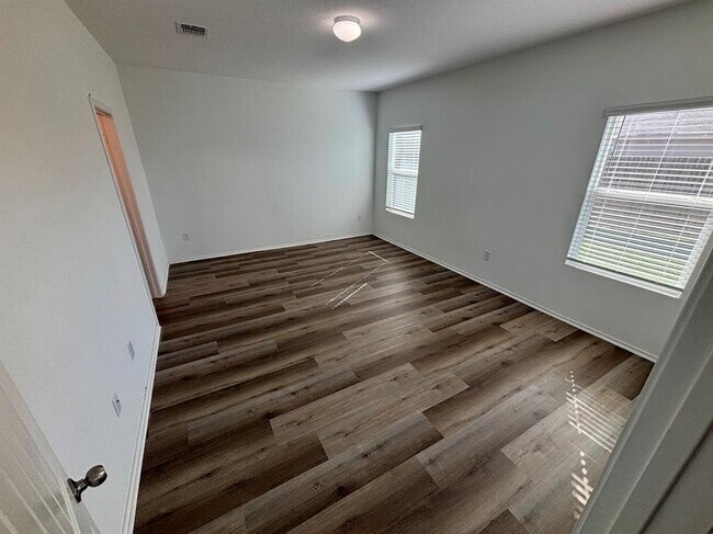 Building Photo - 3601 Batson Dr