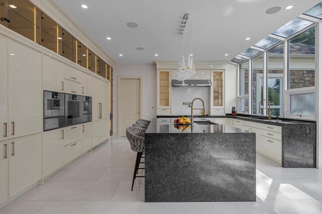 Building Photo - 55 Coves Run